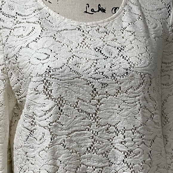 EUC CHICO’s White Lace Top with Long Gathered Bell Sleeves - Picture 2 of 10
